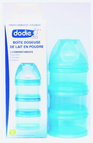 la boîte doseuse dodie permet de transporter le lait en poudre de